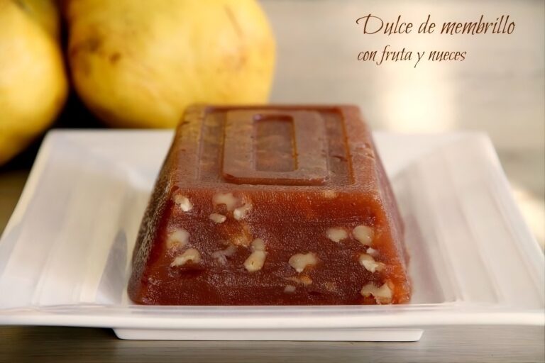 Dulce de membrillo con fruta y nueces