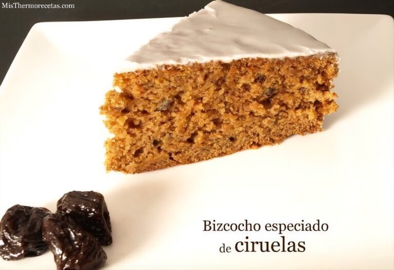 Bizcocho especiado de ciruelas