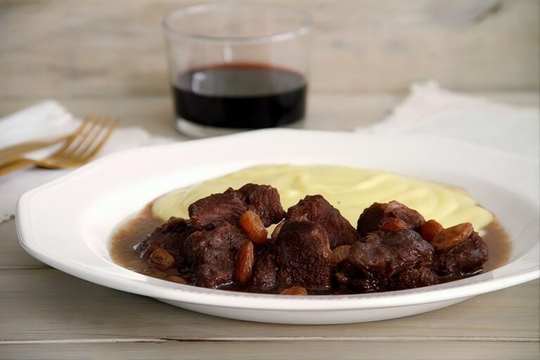 Carrilleras de cerdo ibérico con pasas, al vino de Pedro Ximénez 10 Carrilleras de cerdo ibérico con pasas, al vino de Pedro Ximénez