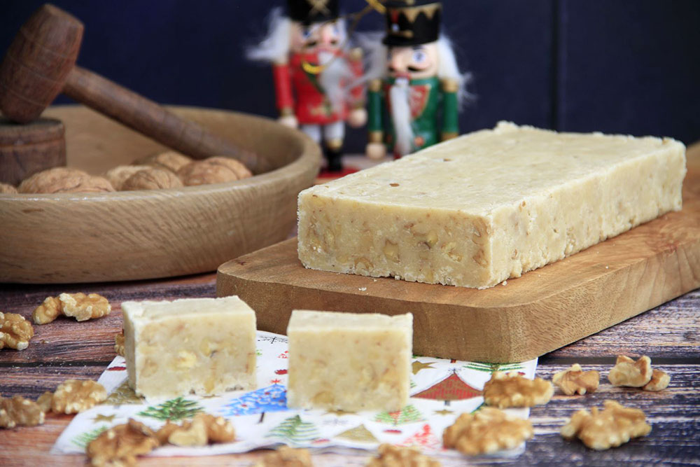 Turrón de nata con nueces