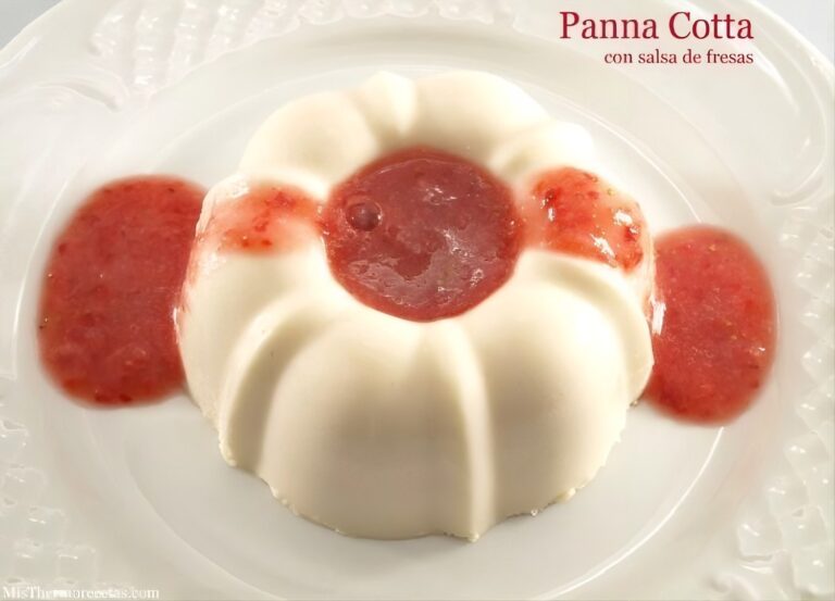 Panna Cotta con salsa de fresas
