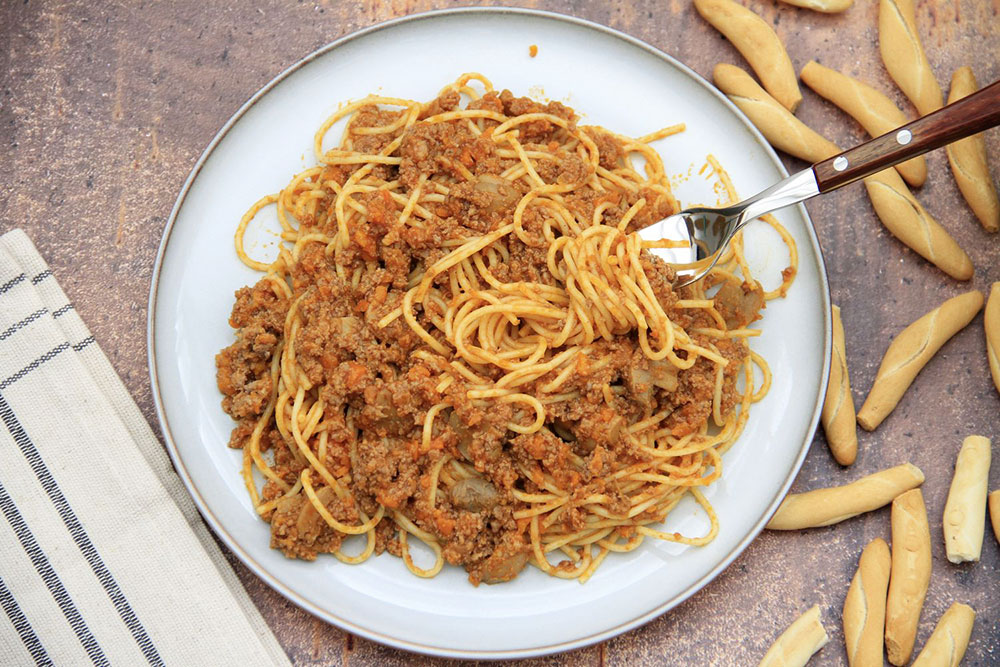 Espaguetis con carne y tomate