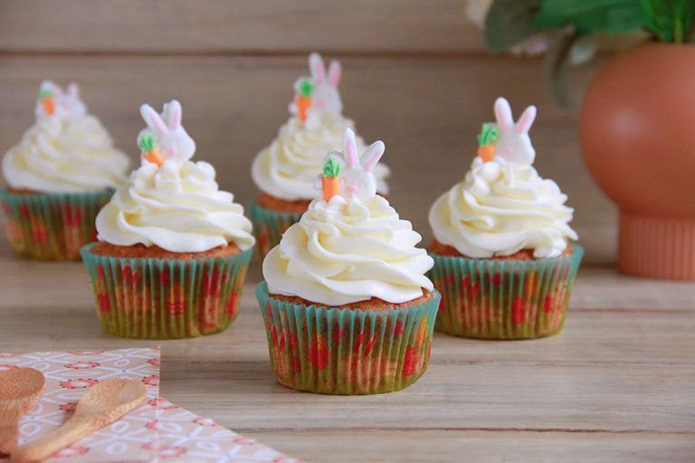 Carrot cupcakes (pastelitos de zanahoria), con frosting de queso 11 Carrot cupcakes (pastelitos de zanahoria), con frosting de queso