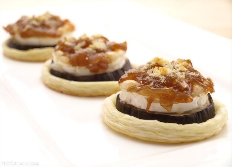 Montaditos de berenjena y queso con cebolla caramelizada 2 Montaditos de berenjena y queso con cebolla caramelizada
