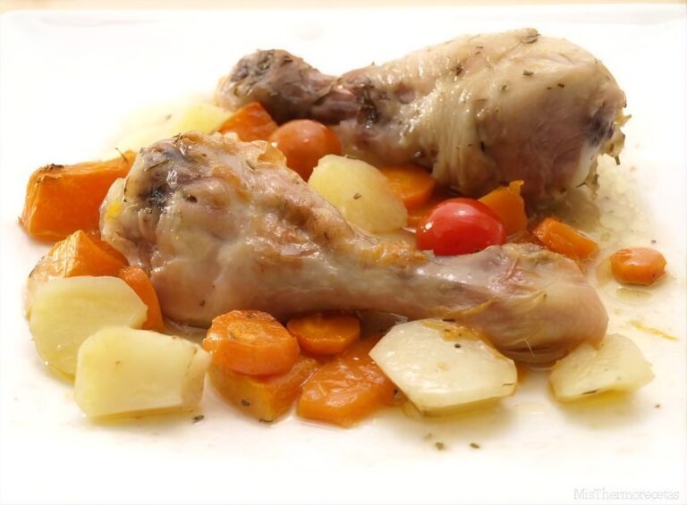 Muslos de pollo al vapor con verduras