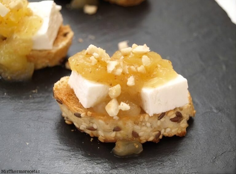 Compota de higos con pan y queso fresco