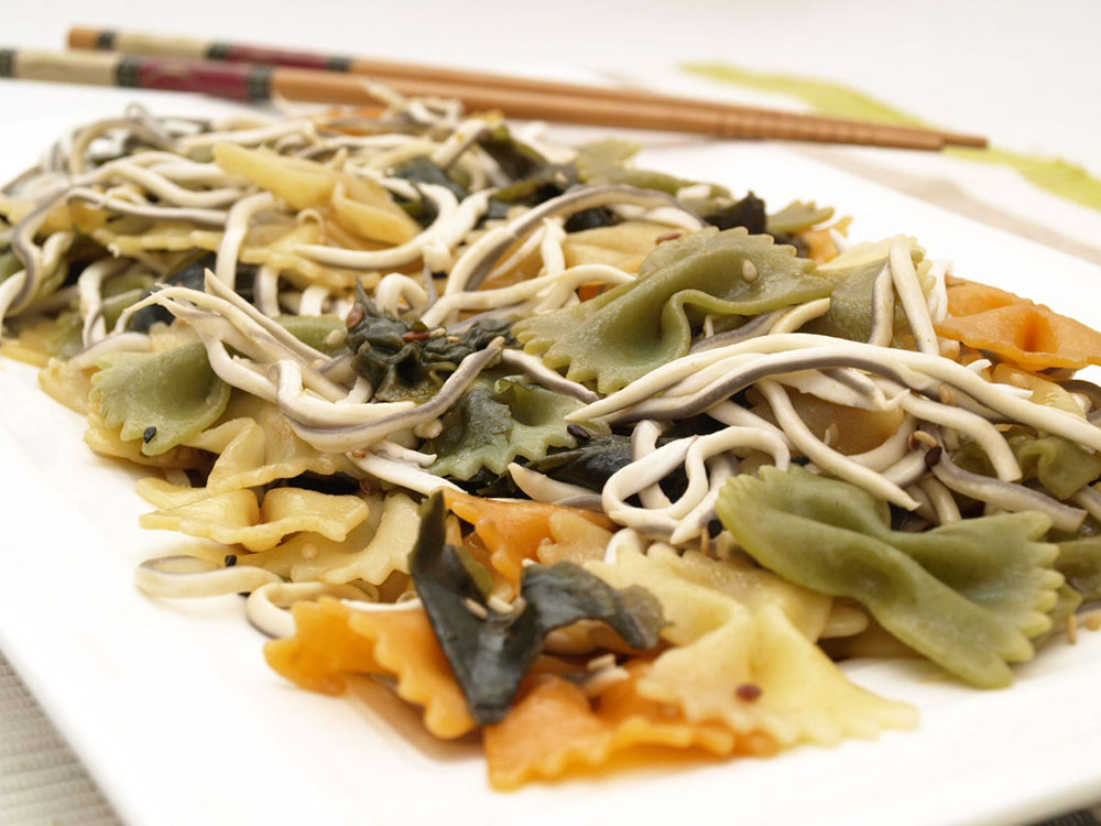 Ensalada de pasta con algas wakame y gulas 2 Ensalada de pasta con algas wakame y gulas