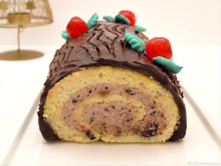 Tronco de Navidad con chocolate y fruta confitada
