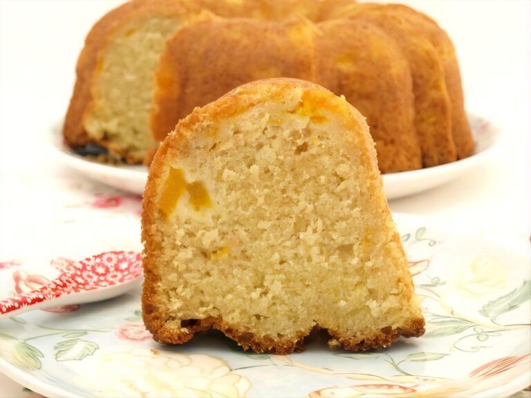 Bundt Cake con mango y coco