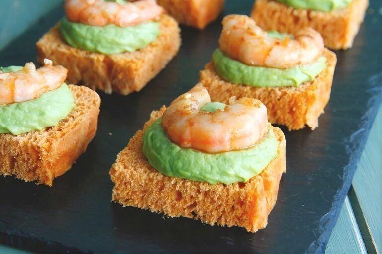 Canapé de langostino con puré de guisantes