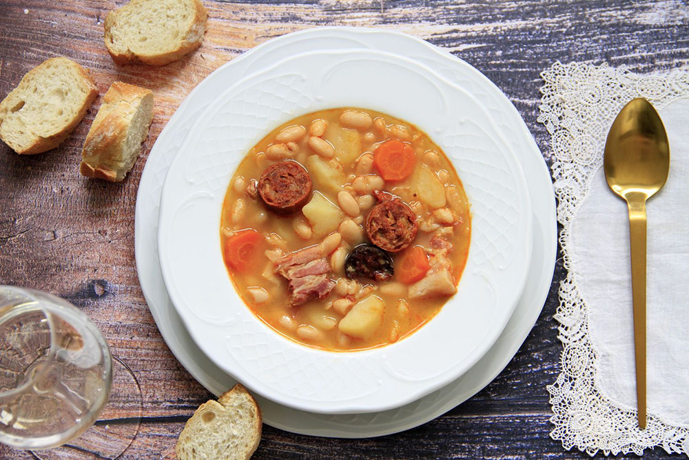 Judías blancas (alubias) con chorizo, en olla rápida