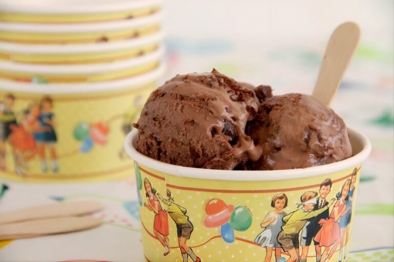 Helado de chocolate y brownie