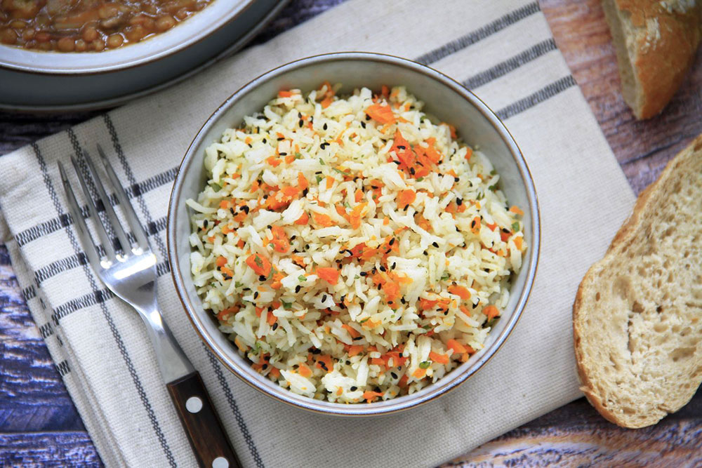 Arroz basmati con sésamo negro y zanahoria