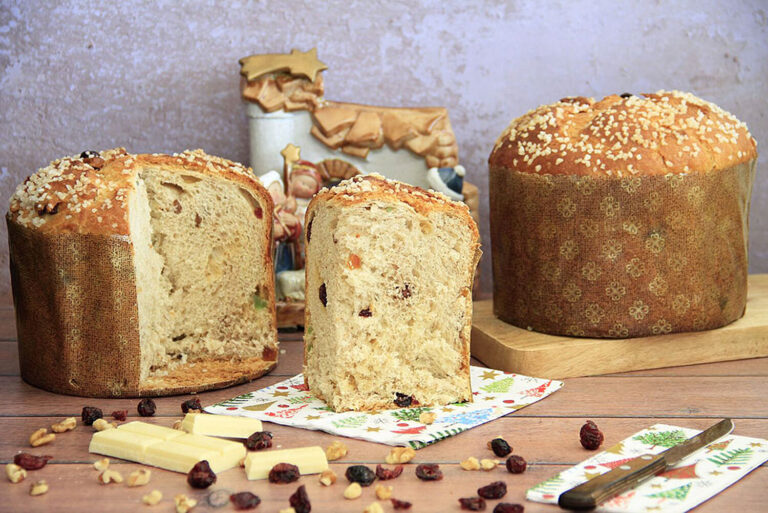 Panettone con nueces, arándanos y chocolate blanco