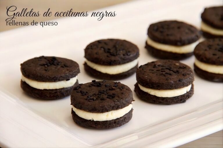 Galletas de aceitunas negras rellenas de queso