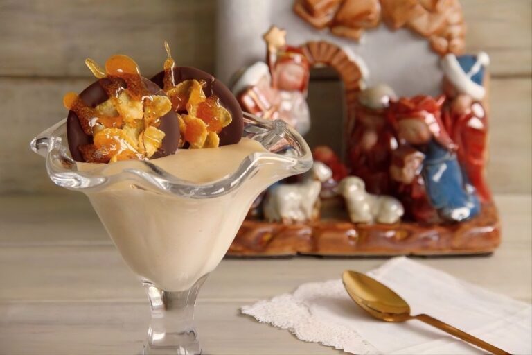 Mousse de turrón con galleta crujiente de cereales y chocolate