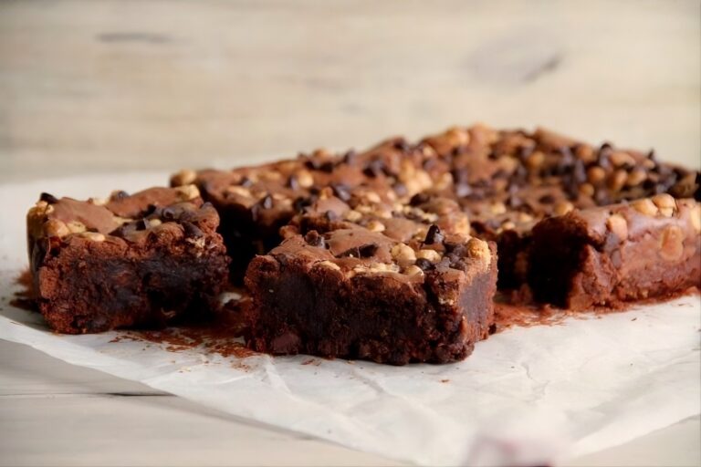 Brownie con pepitas de chocolate blanco y negro 2 Brownie con pepitas de chocolate blanco y negro