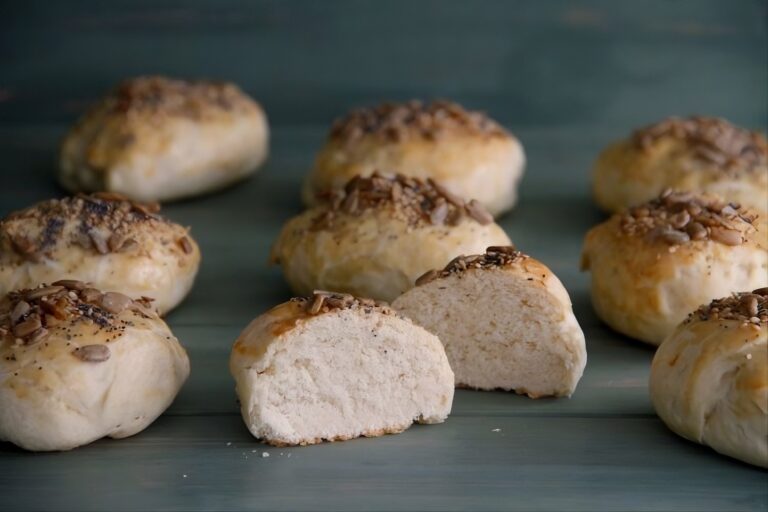 Panecillos tiernos con queso cremoso 6 Panecillos tiernos con queso cremoso