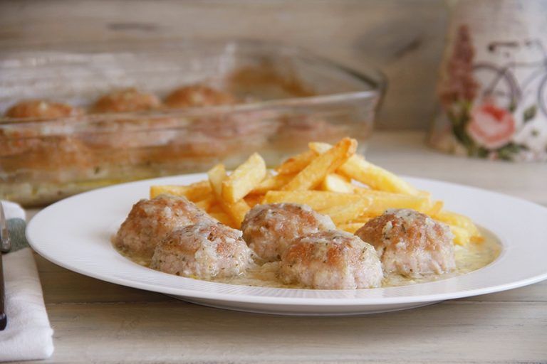 Albóndigas de pollo con almendras