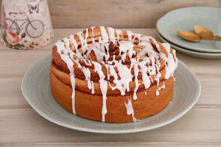 Cinnamon Roll Cake o Pastel Rollo de Canela