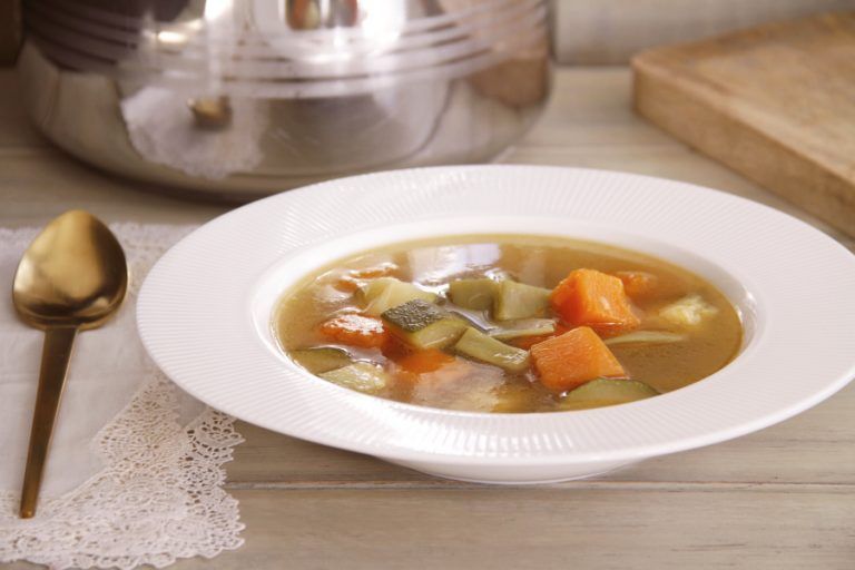 Sopa de verduras, en olla rápida