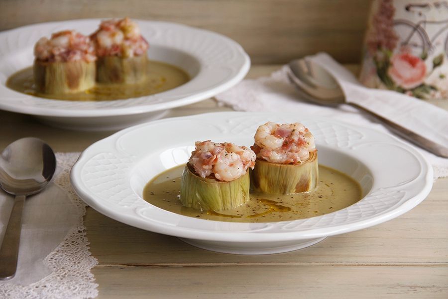 Alcachofas en su crema con gambas y jamón