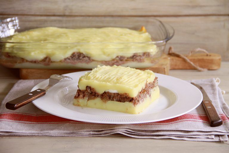 Pastel de patata, carne y champiñones