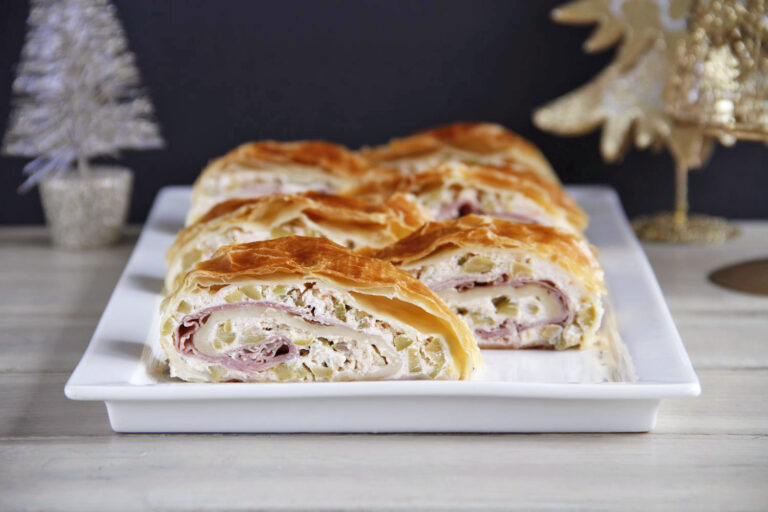 Rollo de hojaldre de queso con aceitunas y jamón 16 Rollo de hojaldre de queso con aceitunas y jamón