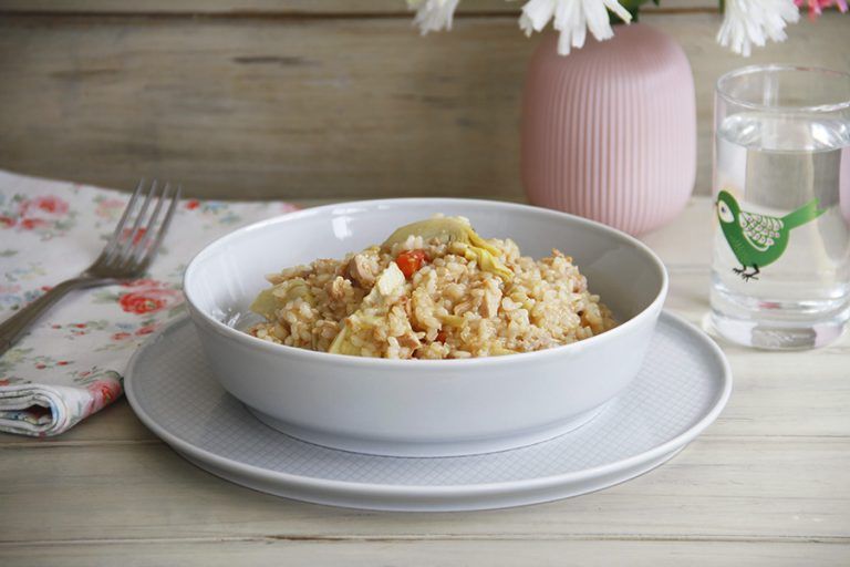 Arroz integral con atún y alcachofas