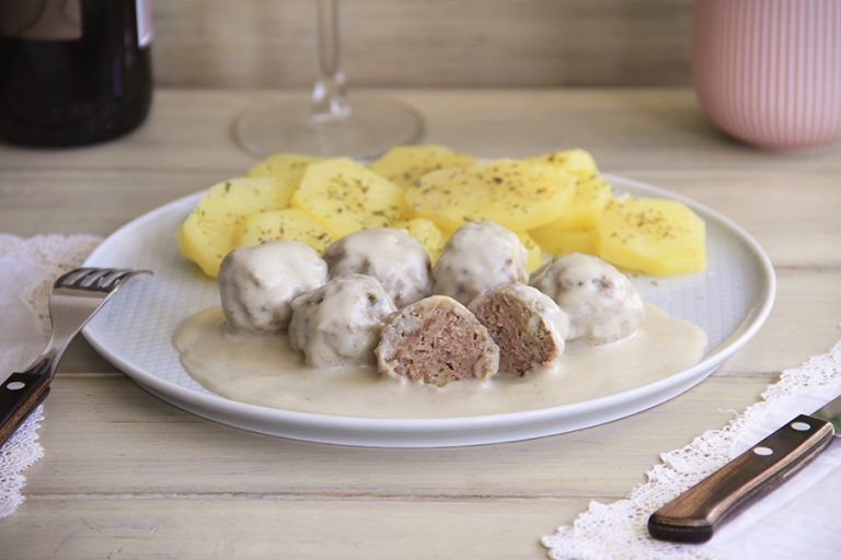 Albóndigas en salsa de almendras 16 Albóndigas en salsa de almendras