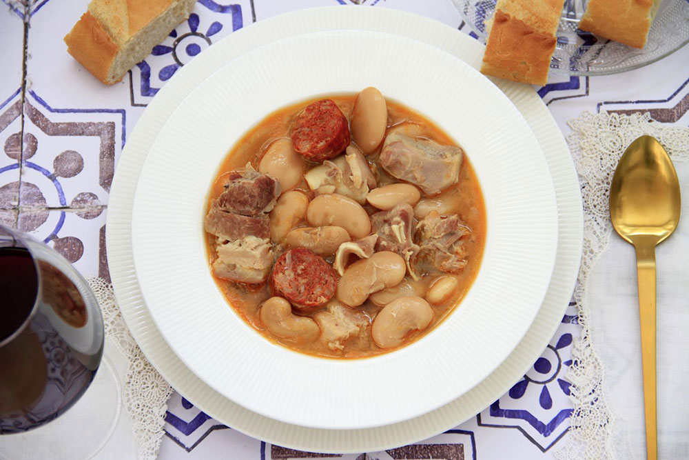 Judiones de La Granja con oreja y manita de cerdo