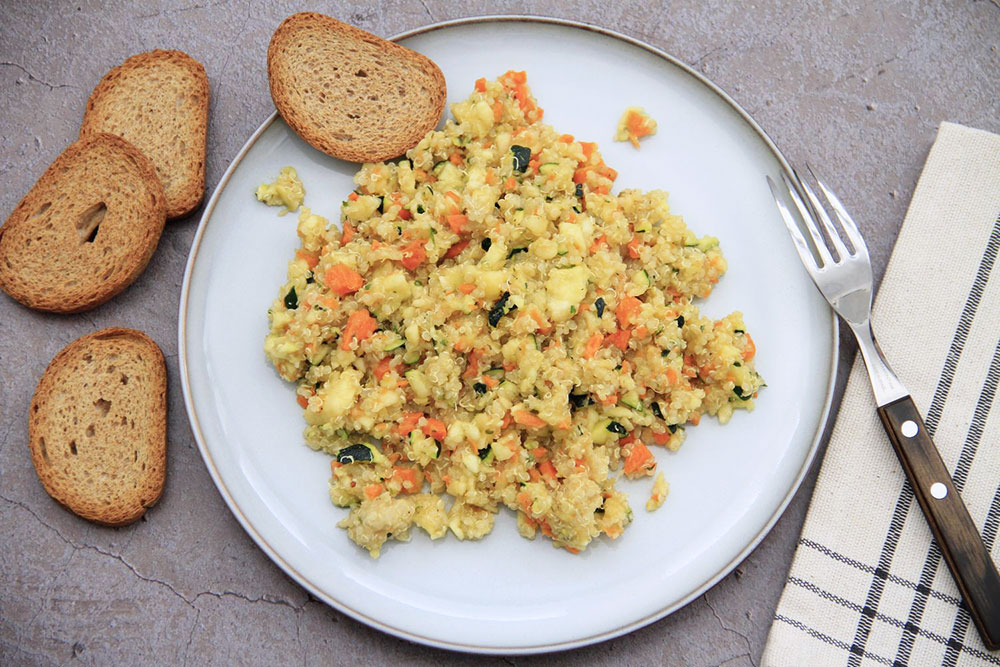 Ensalada de quinoa con calabacín y zanahoria