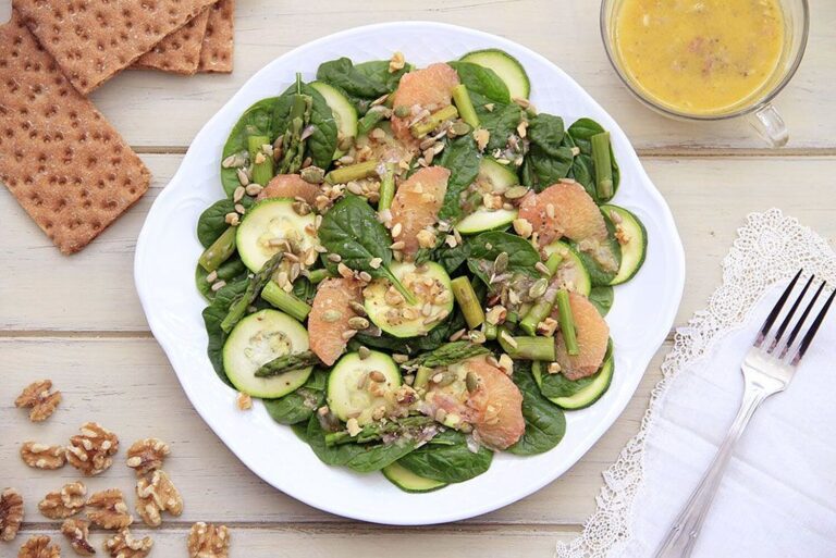Ensalada de pomelo, espárragos y calabacín