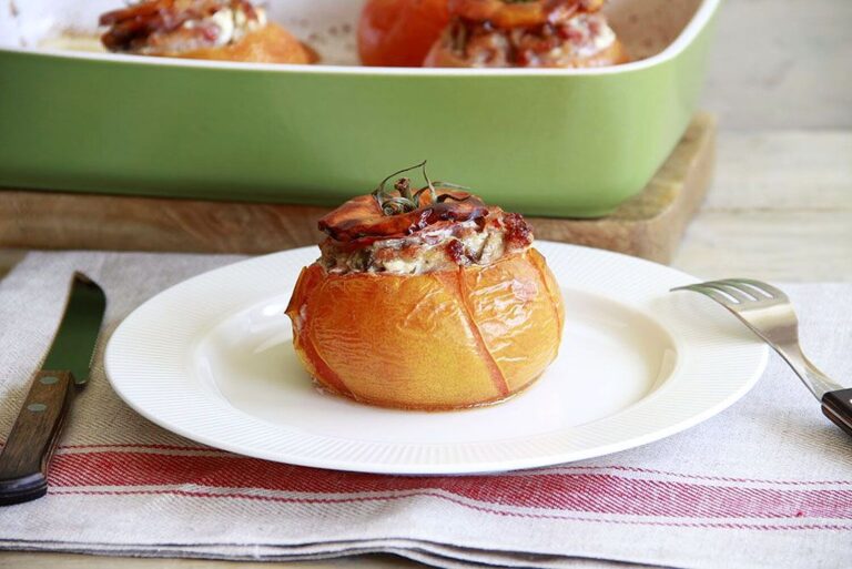 Tomates rellenos de queso de cabra, beicon y champiñones