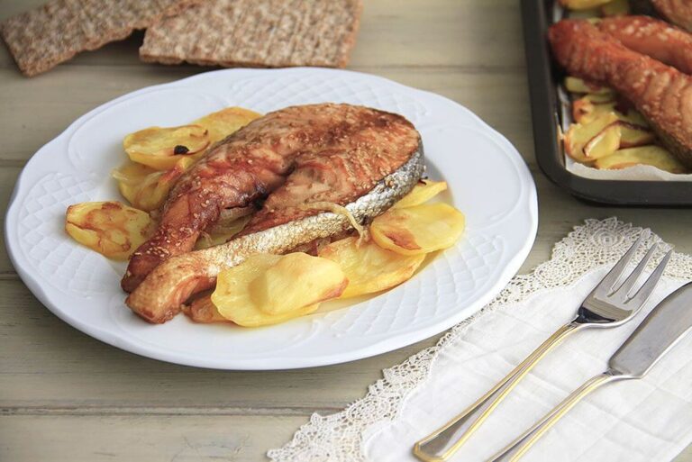 Salmón al horno con patata panadera 18 Salmón al horno con patata panadera