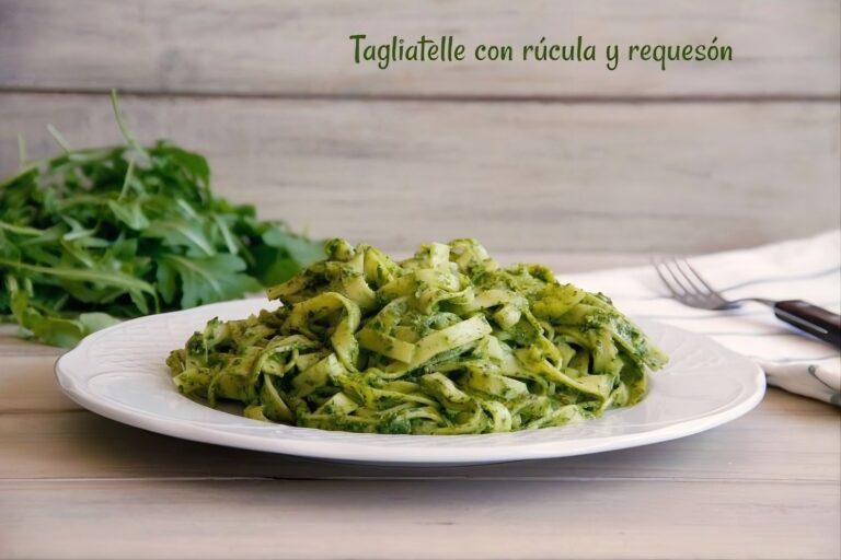 Tagliatelle con rúcula y requesón