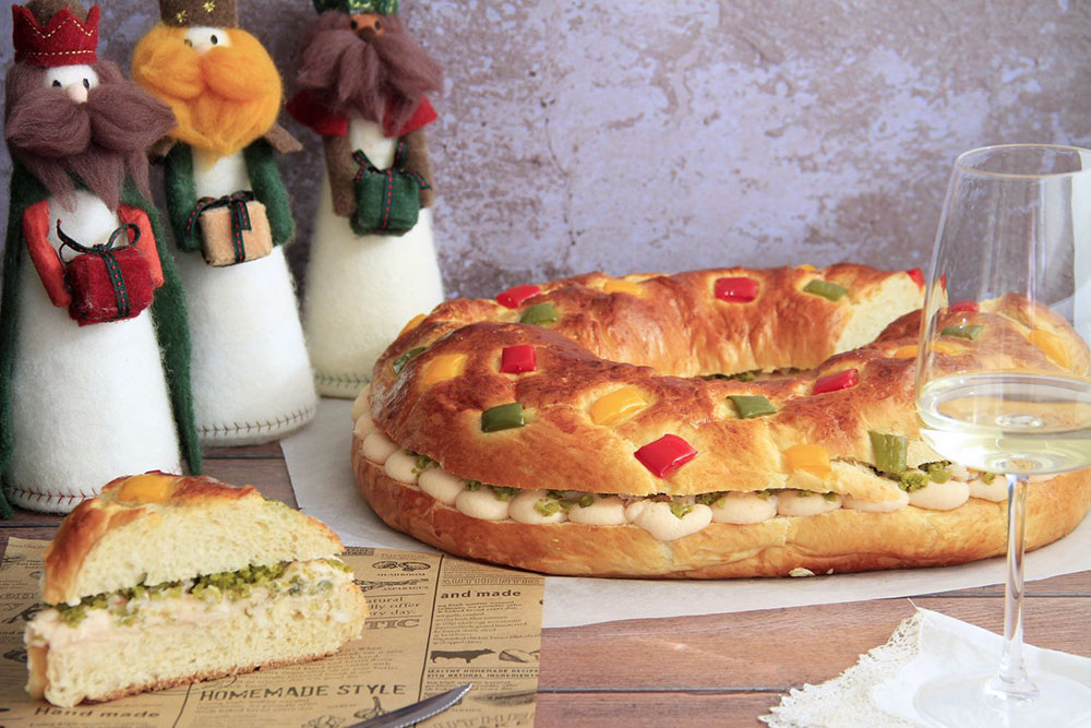 Roscón con mousse de salmón y langostinos