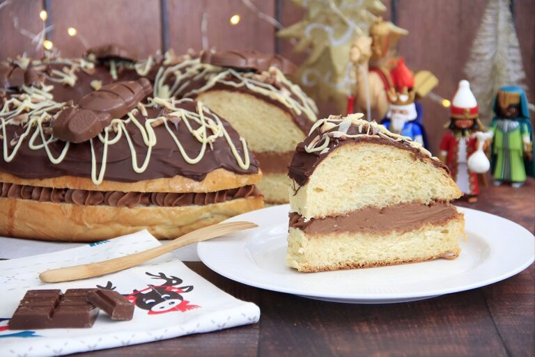 Roscón de Reyes relleno de crema de chocolate con leche