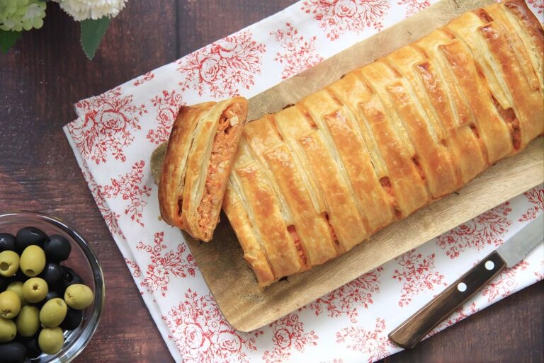 Trenza de hojaldre rellena de atún, huevo y tomate 12 Trenza de hojaldre rellena de atún, huevo y tomate
