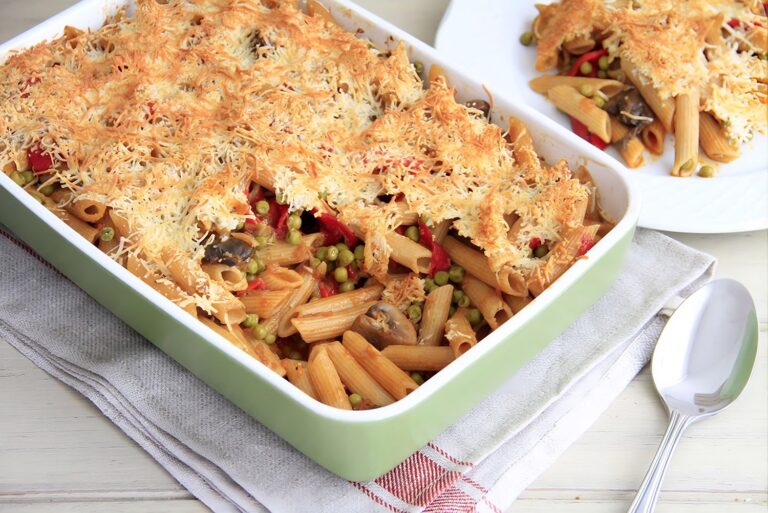 Pasta integral con champiñones, guisantes y pimientos del piquillo 12 Pasta integral con champiñones, guisantes y pimientos del piquillo