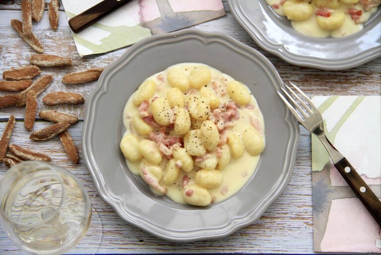 Gnocchi o Ñoquis a la carbonara 12 Gnocchi o Ñoquis a la carbonara