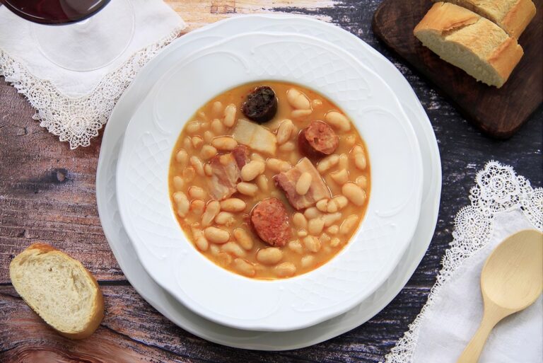 Alubias blancas con chorizo y panceta, receta tradicional 18 Alubias blancas con chorizo y panceta, receta tradicional