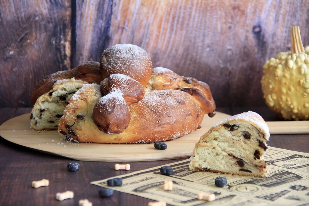 Pan de muerto con pepitas de chocolate
