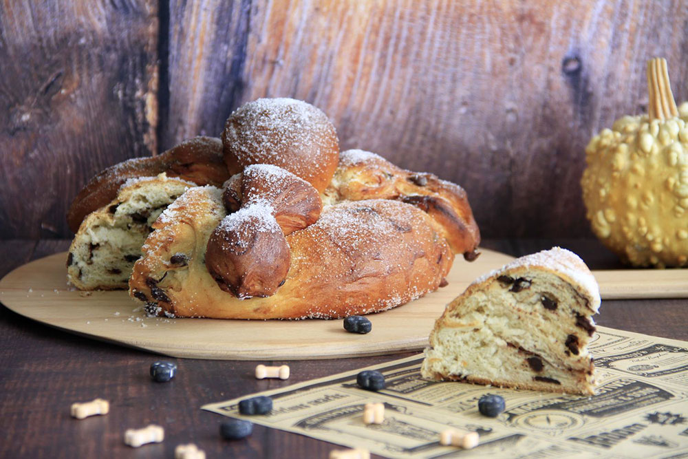 Pan de muerto con pepitas de chocolate