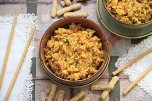 Arroz con sofrito de verduras y jamón