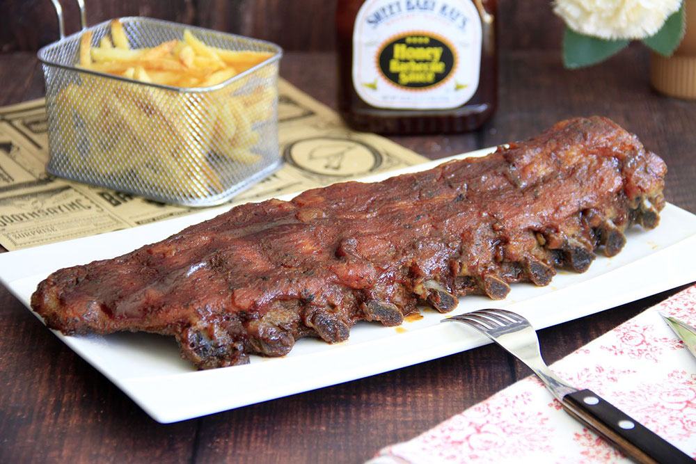 Costillas de cerdo al horno, con salsa barbacoa